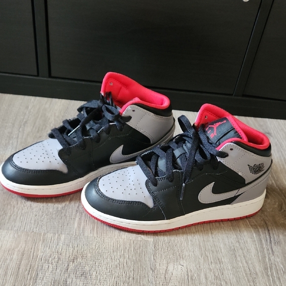 Jordan Kids Sneakers Black Gray Red - Picture 4 of 6